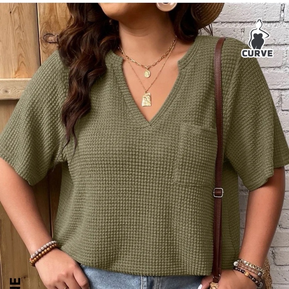 SHEIN LUNE Plus Notched Neckline Pocket Patched Waffle Knit Tee